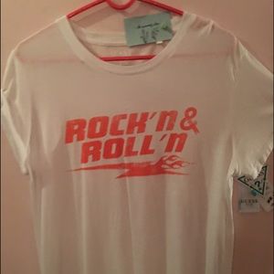 New SS T-shirt by Guess, size L